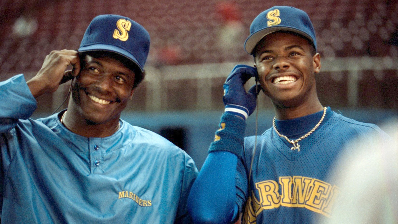 Chicago White Sox player Ken Griffey Jr, runs the bases during