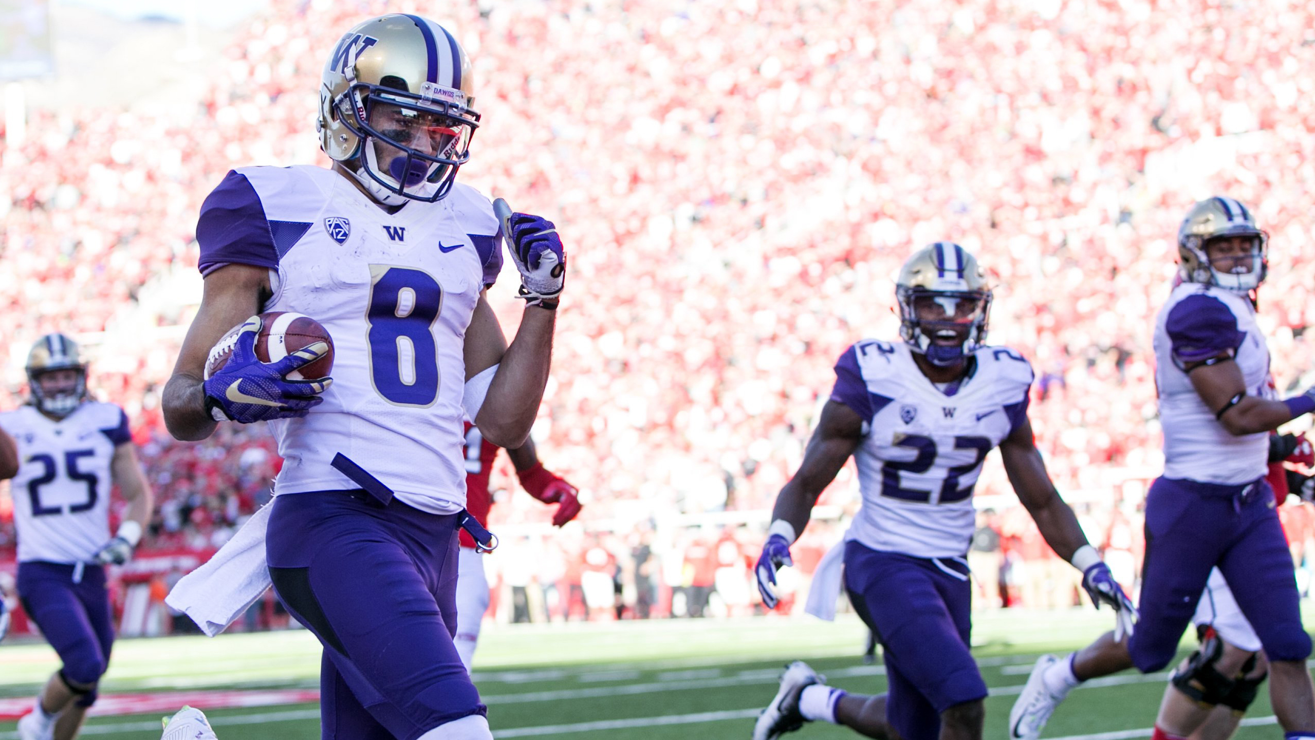 Dante Pettis' Blue Hair: The Impact on His Football Career - wide 3