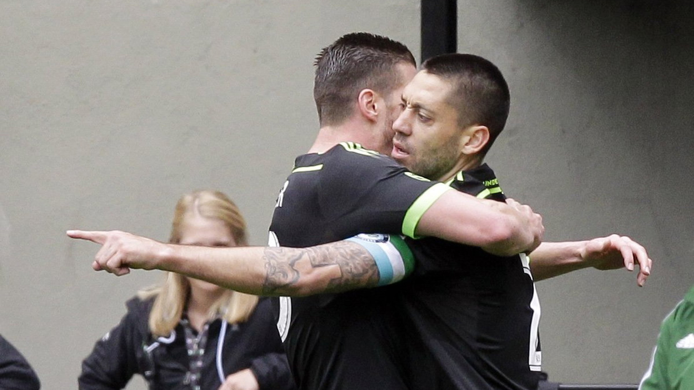 Clint Dempsey celebrates winning his first club trophy with 2014 US Open  Cup victory 