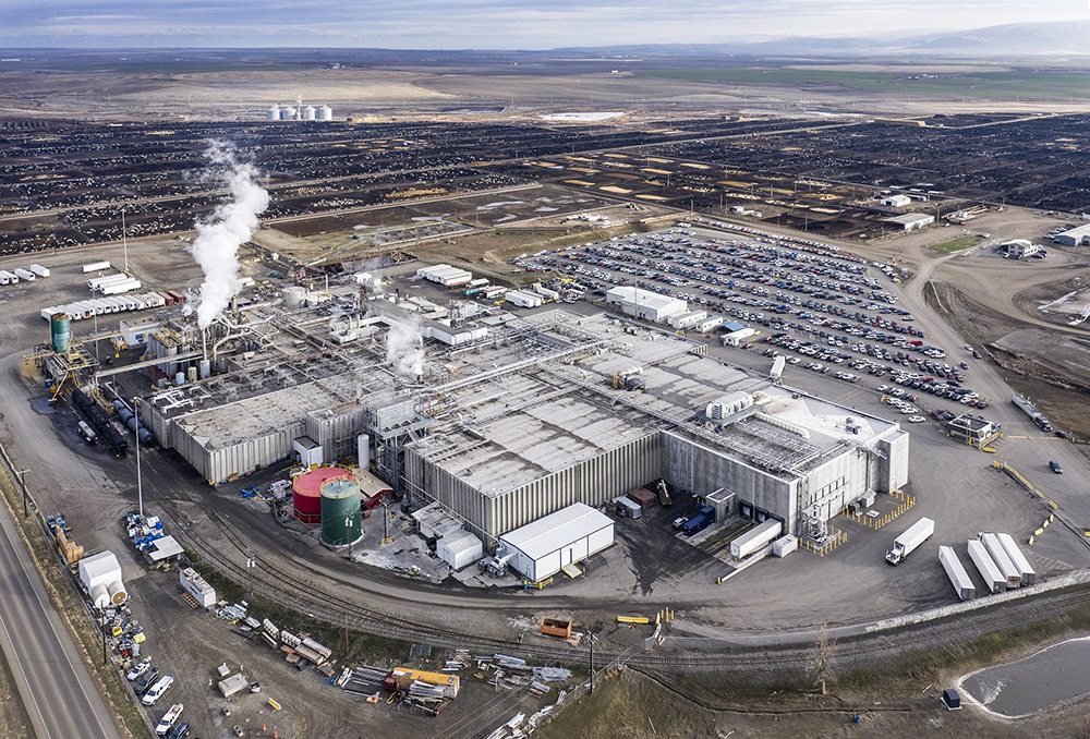 Tyson Fresh Meats outside Pasco shut down for 12 days in April 2020 to test more than 1,400 workers. When the plant reopened in early May, more than 270 had tested positive for the coronavirus. (Steve Ringman / The Seattle Times)