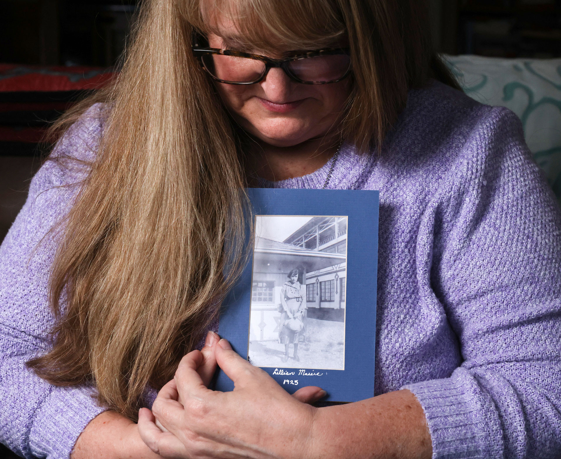 <p>At her Auburn home, Carrie Davidson holds a photo of her great-grandmother, Lillian. (Karen Ducey / The Seattle Times)</p>
