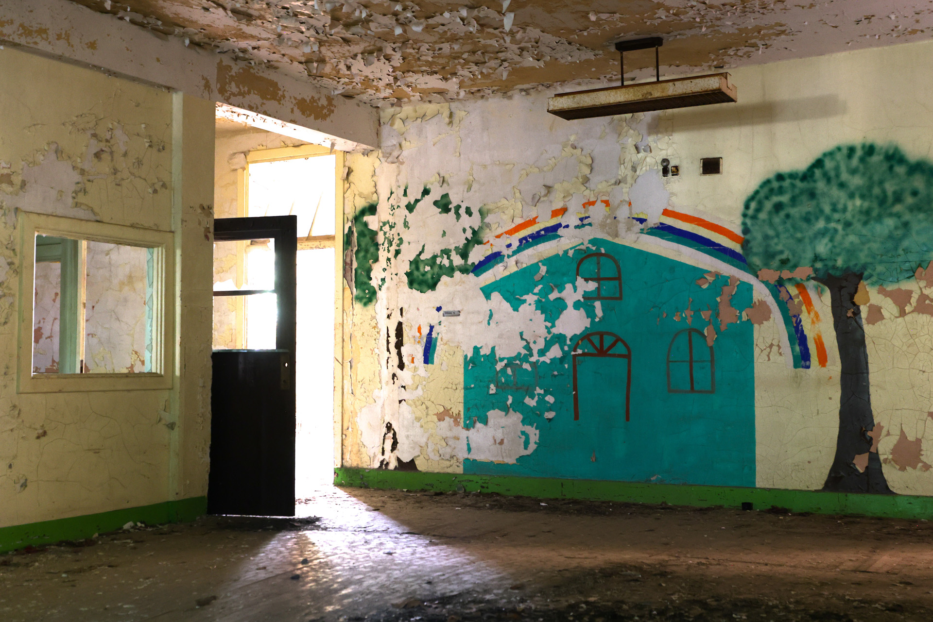 <p>A mural on a wall in the Gray building, a former men’s ward, at the Northern State Hospital grounds in Sedro-Woolley. (Karen Ducey / The Seattle Times)</p>
